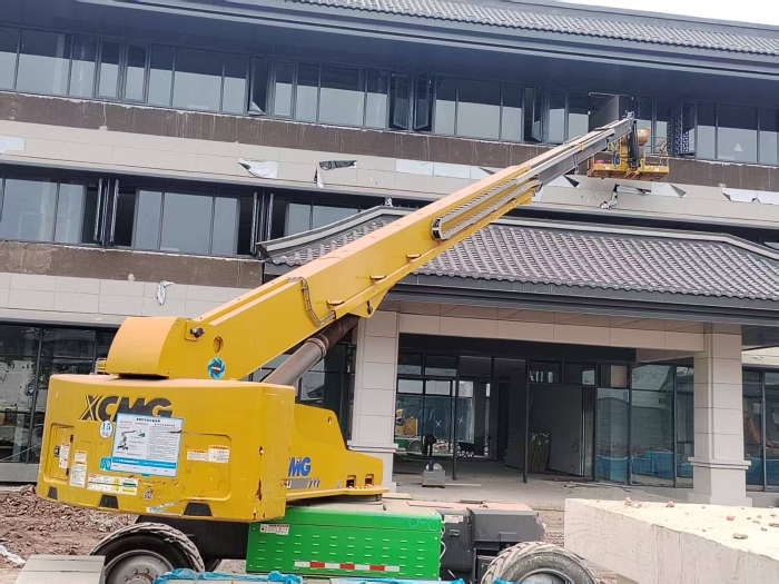 绿色施工进校园，徐工电动直臂助力广安理工学院新建项目