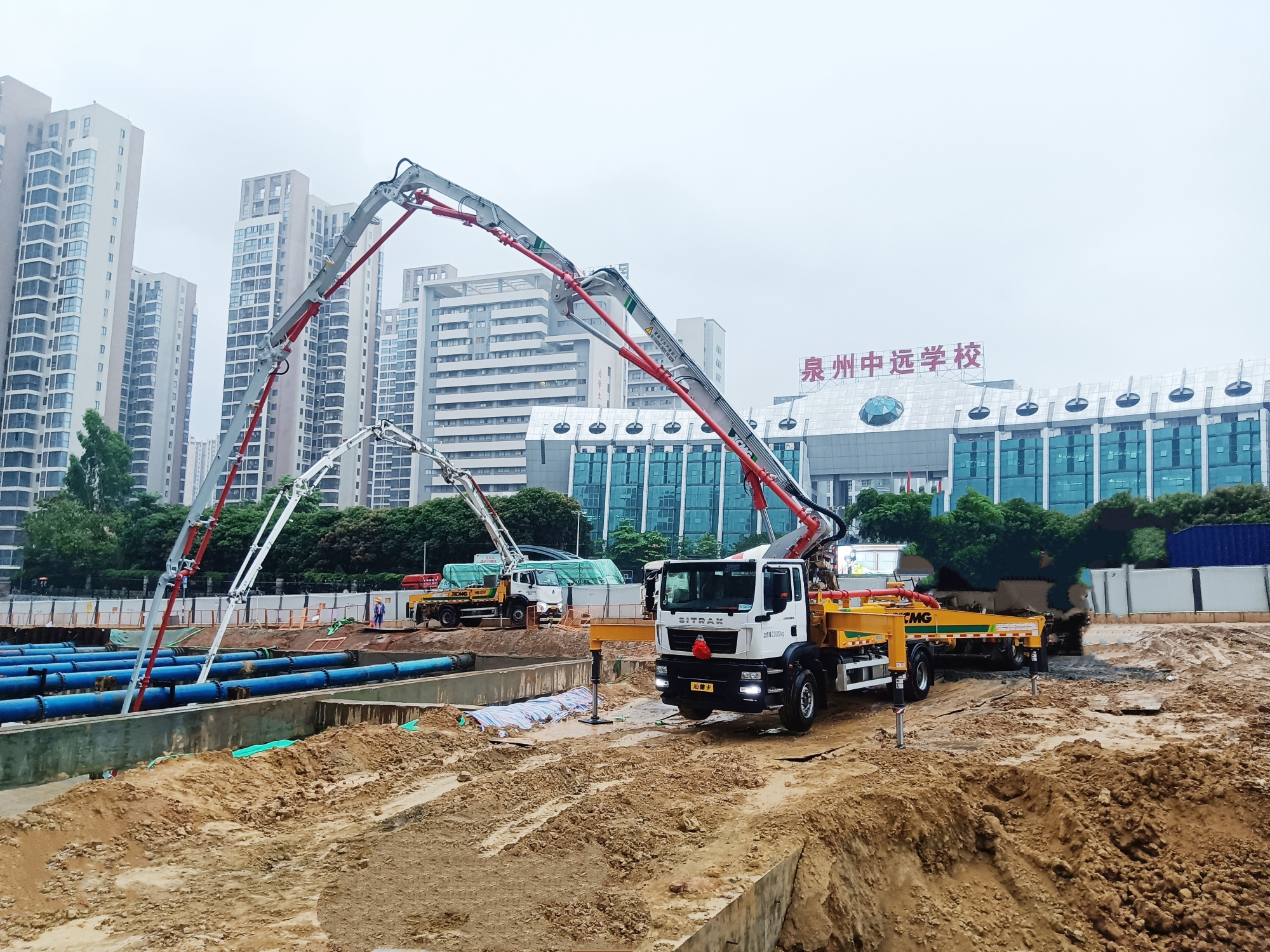 徐工混凝土成套化装备高效浇筑泉州快速路改造工程！